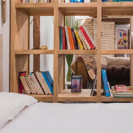 La Del Libro By Ap Toledo