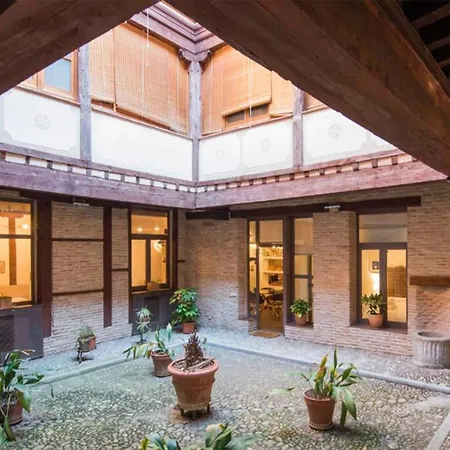 La Del Libro By Ap Toledo