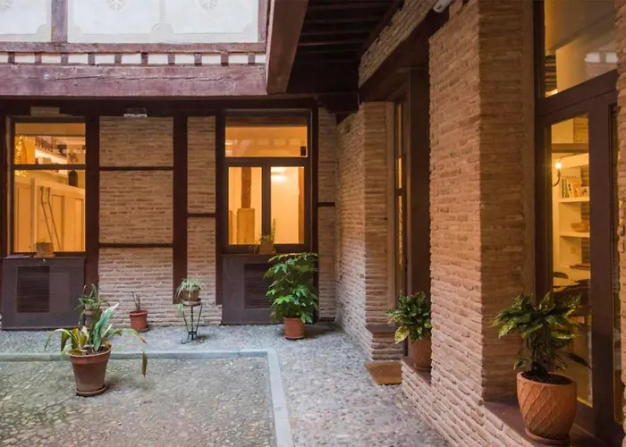 La Del Libro By Ap * Toledo