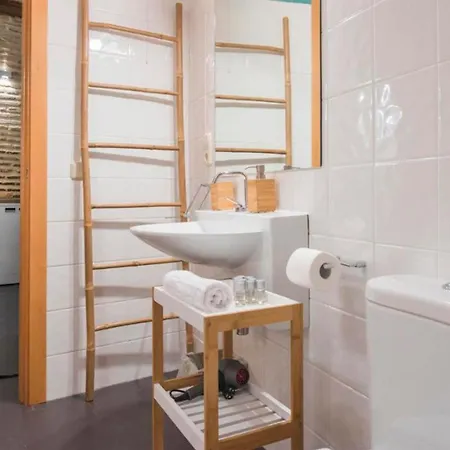 La Del Libro By Ap *