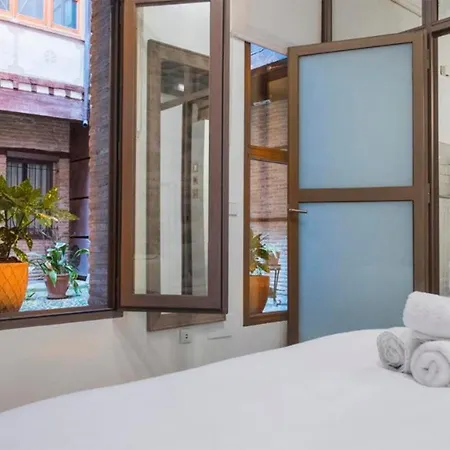 La Del Libro By Ap *