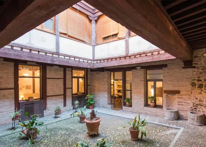 La Del Libro By Ap Toledo